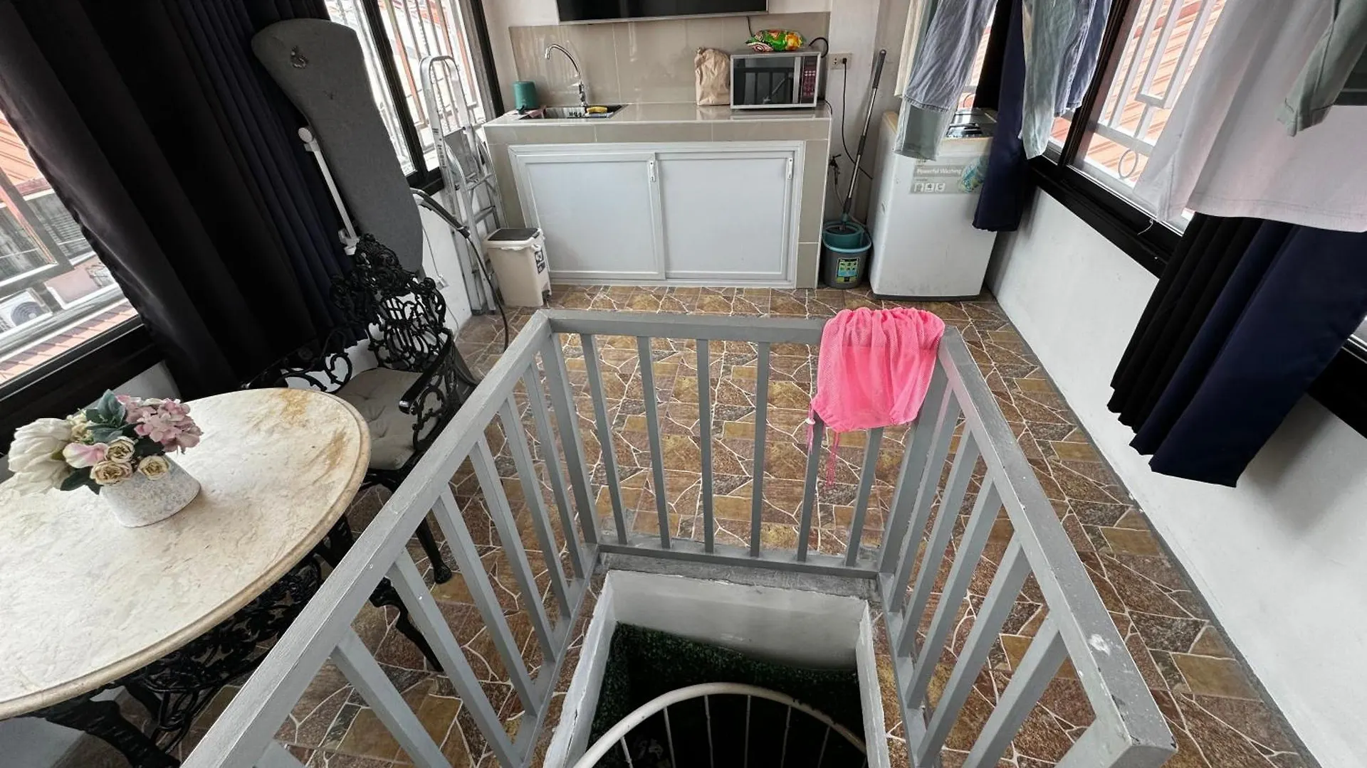 Apartamento Full House The White Haven In Clark Ángeles 0*,  Filipinas